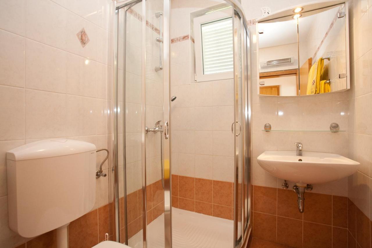 Apartments Glibo Near The Sea And Town Center! Krk Town Luaran gambar